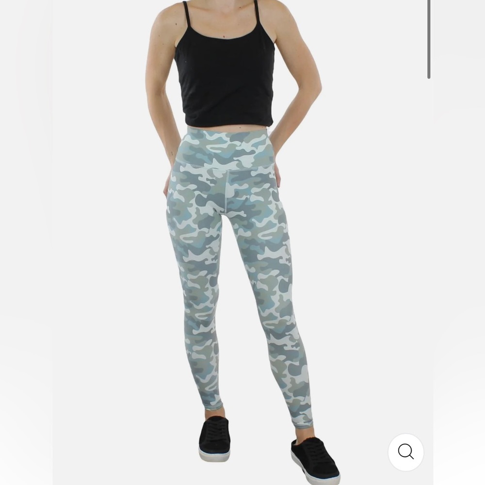 Like new Spiritual Gangster camo leggings size XS
